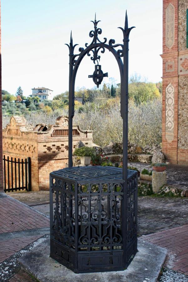 La Torre Di Caprera Apartment Siena Bagian luar foto