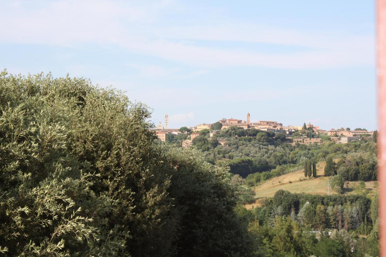 La Torre Di Caprera Apartment Siena Bagian luar foto