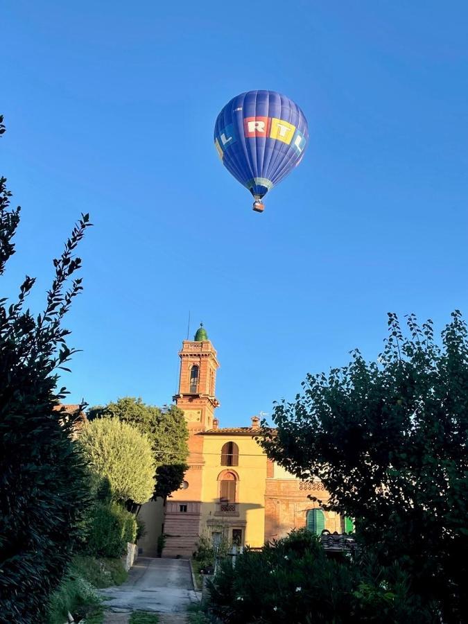 La Torre Di Caprera Apartment Siena Bagian luar foto